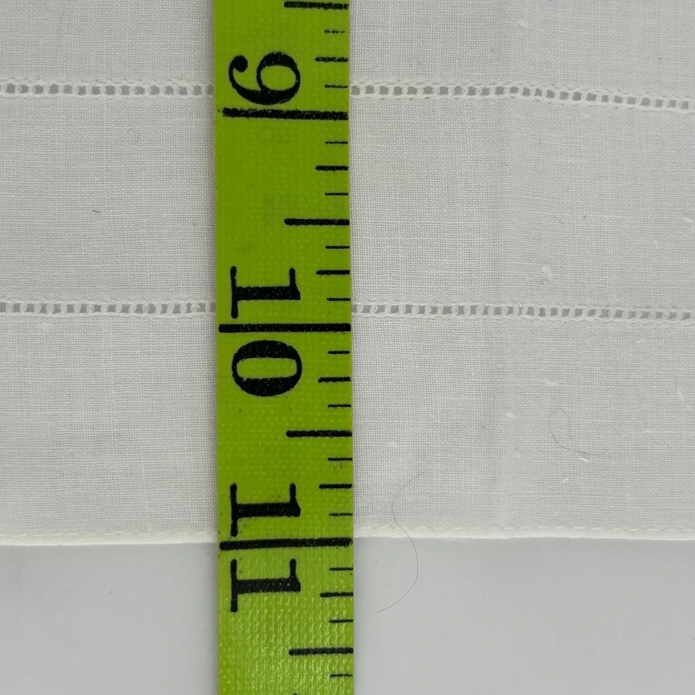 Vintage Embroidered White Linen Handkerchief Small Floral‎ Detail Delicate Trim